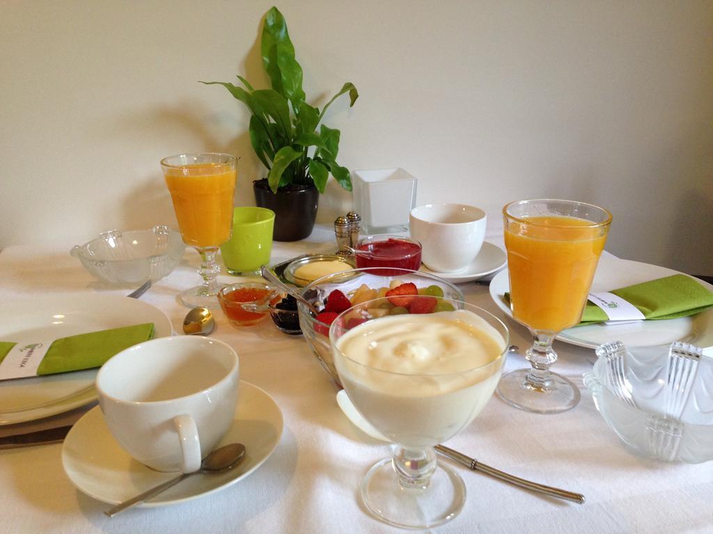 Walnut Couette-café 2*